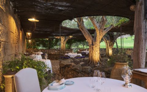 Restaurant The Farm Table by Laurent Renard